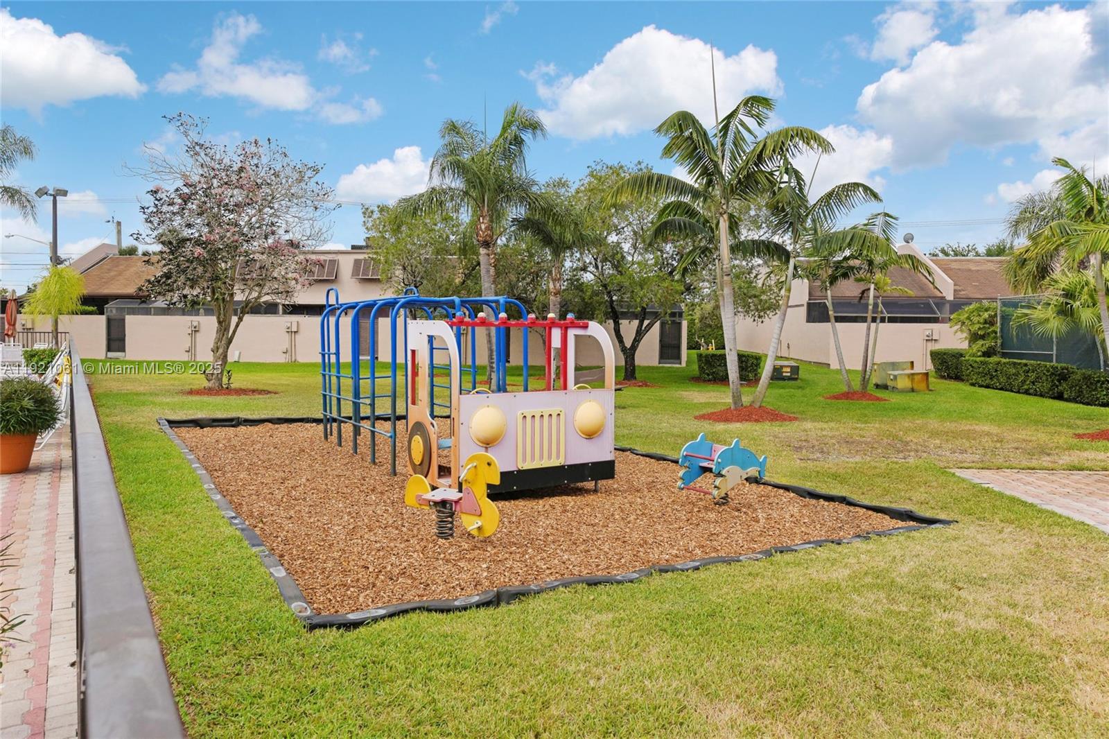 PEMBROKE LAKES SECTION SE - Residential