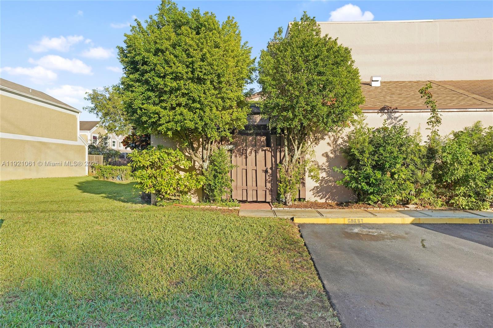 PEMBROKE LAKES SECTION SE - Residential