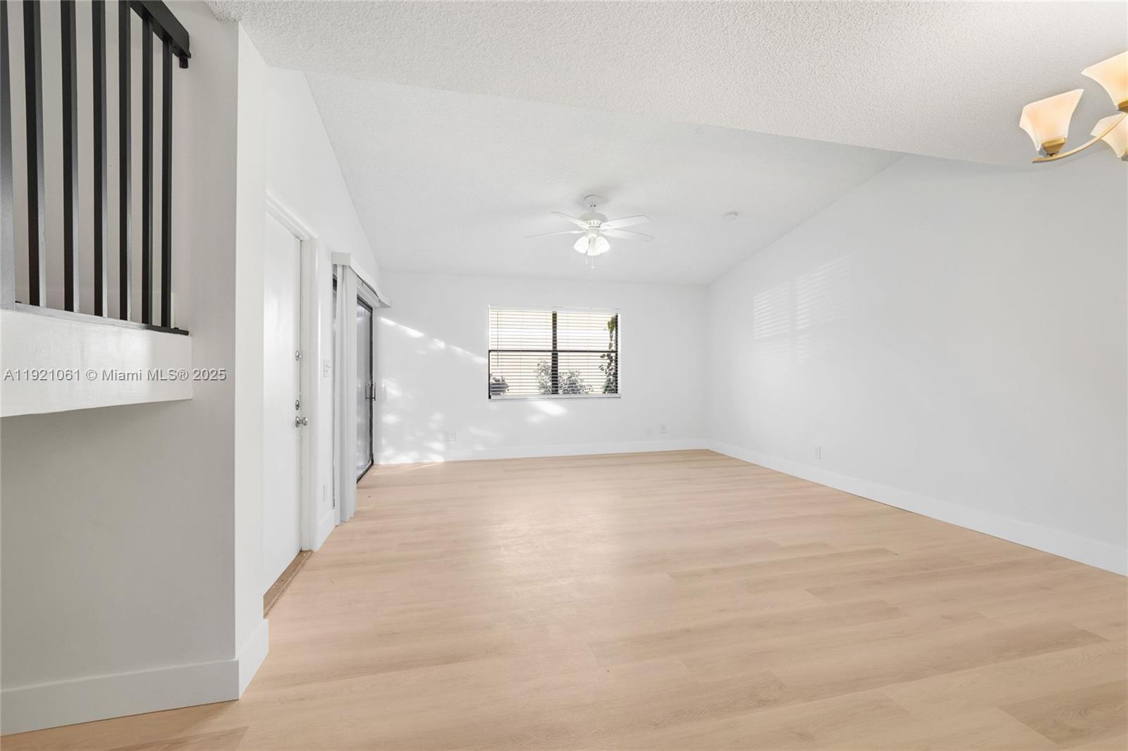 PEMBROKE LAKES SECTION SE - Residential