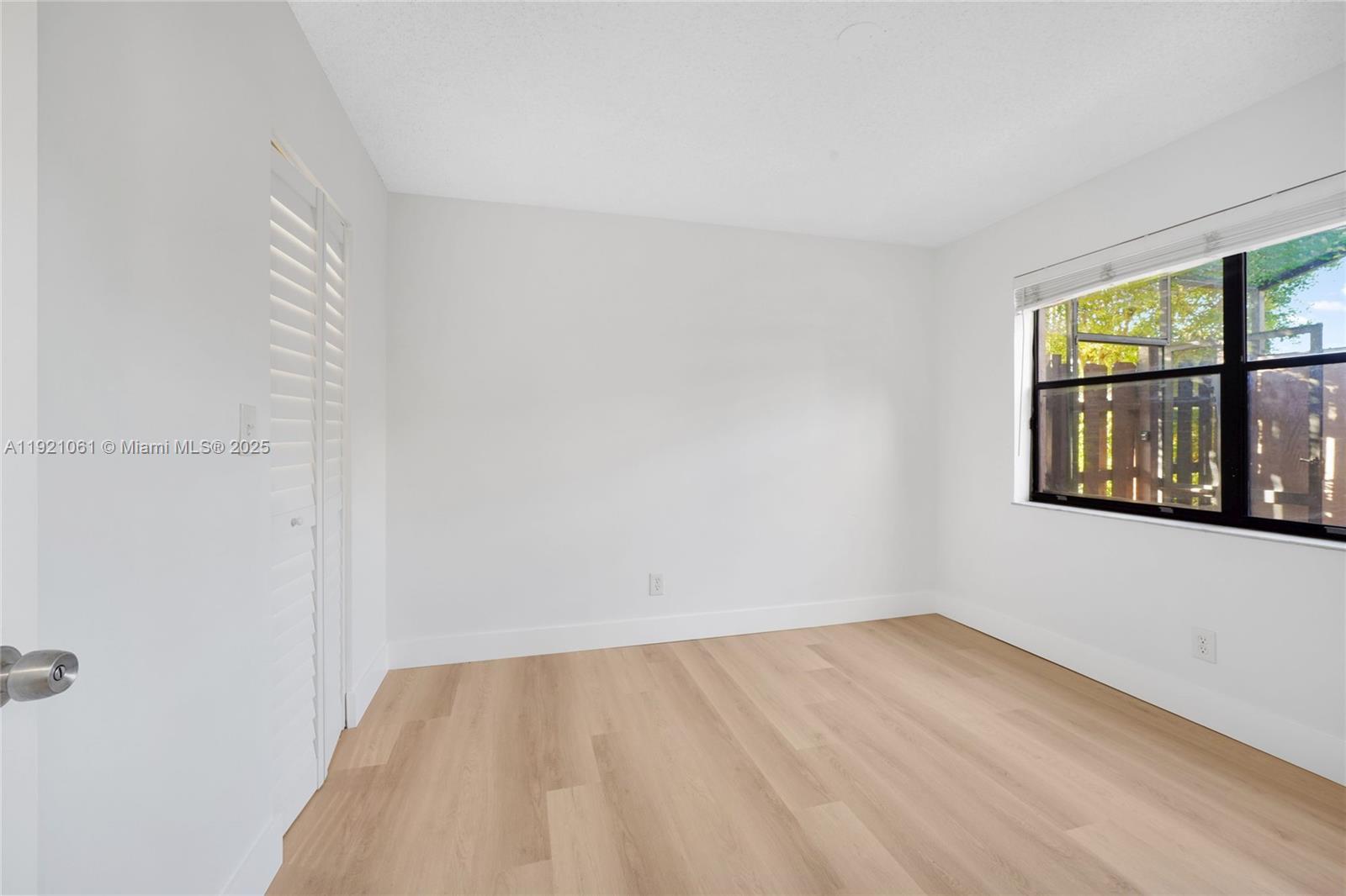 PEMBROKE LAKES SECTION SE - Residential