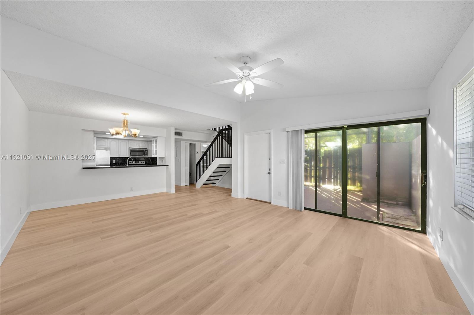 PEMBROKE LAKES SECTION SE - Residential