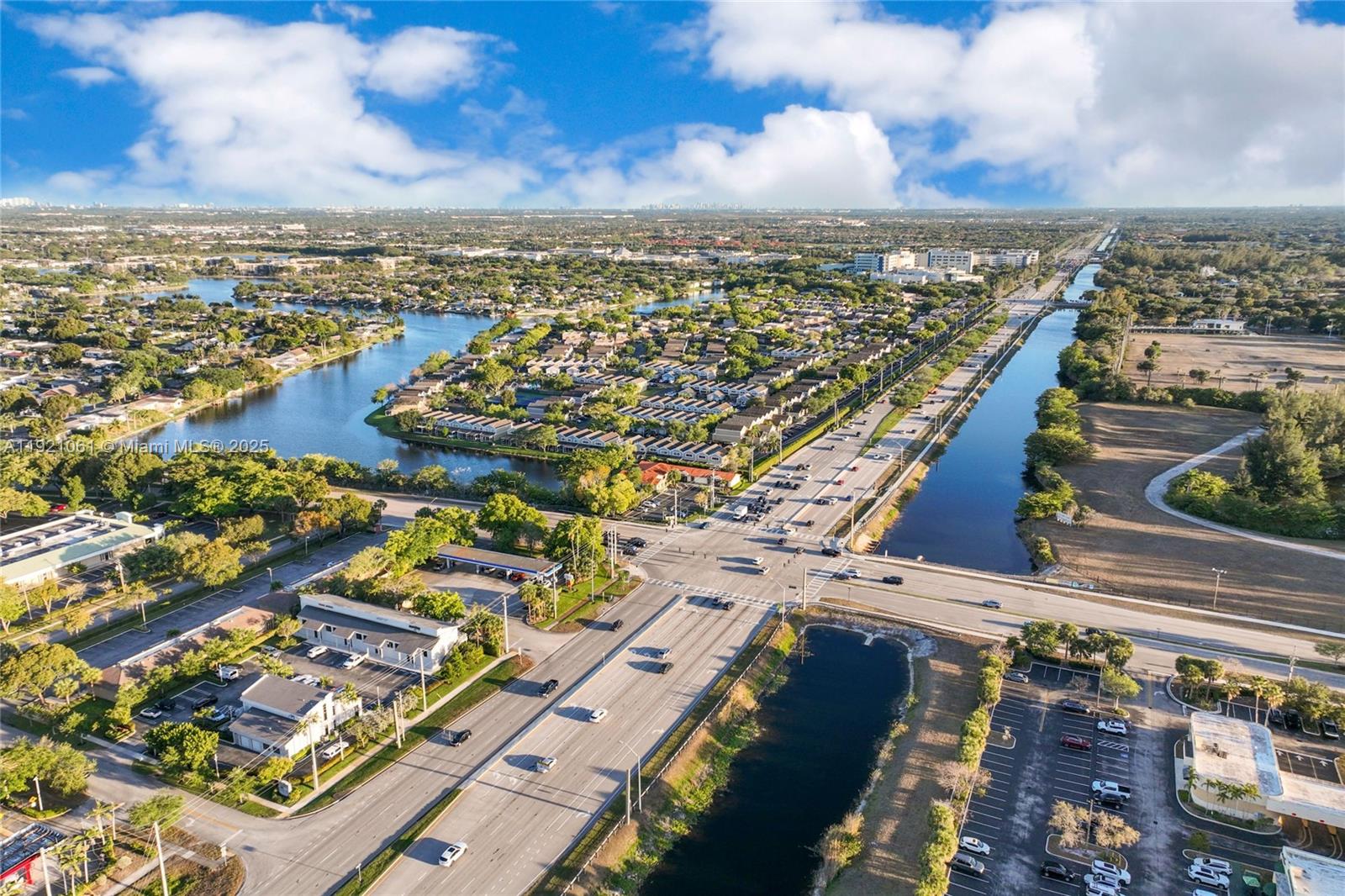 PEMBROKE LAKES SECTION SE - Residential