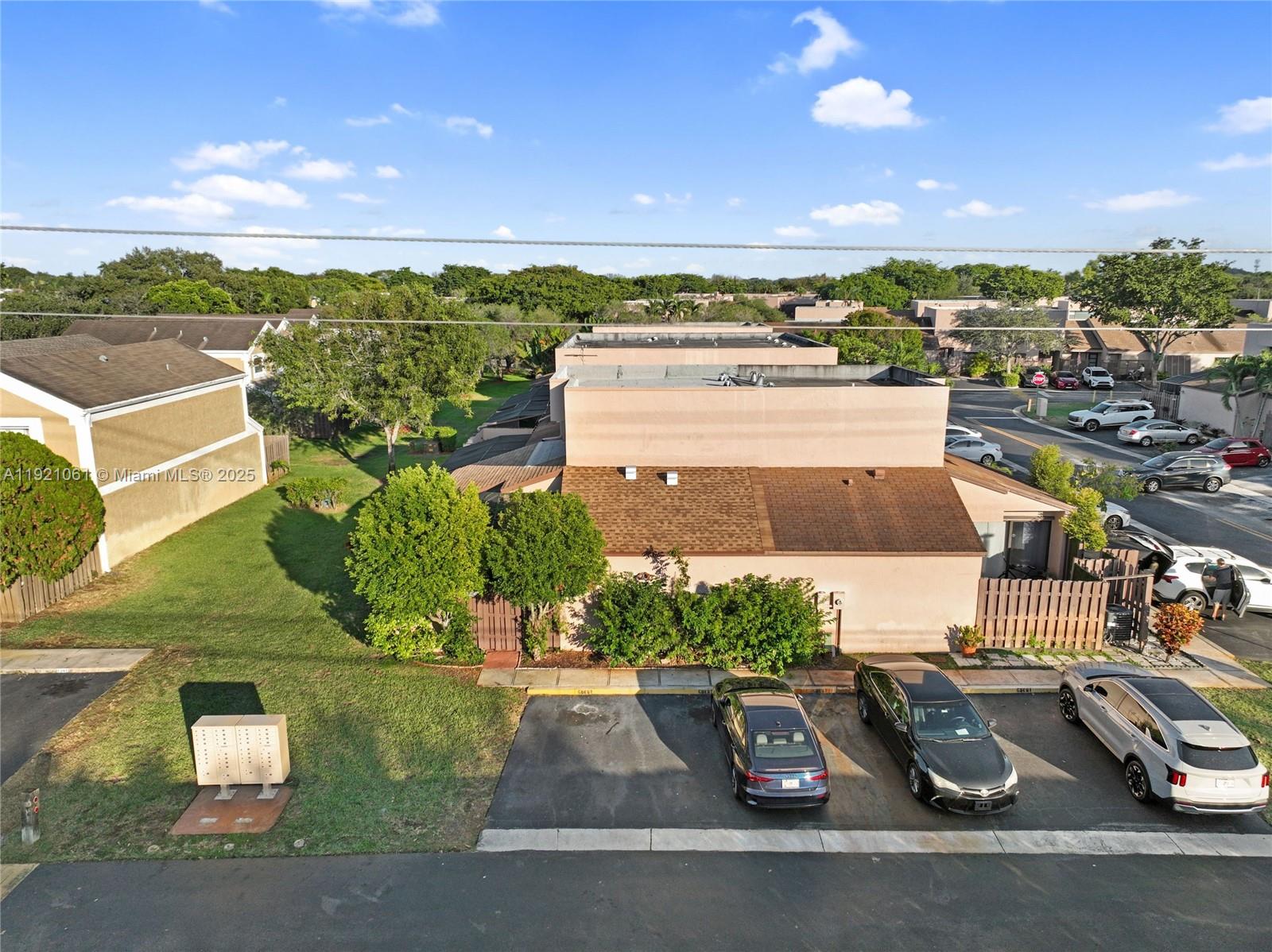 PEMBROKE LAKES SECTION SE - Residential