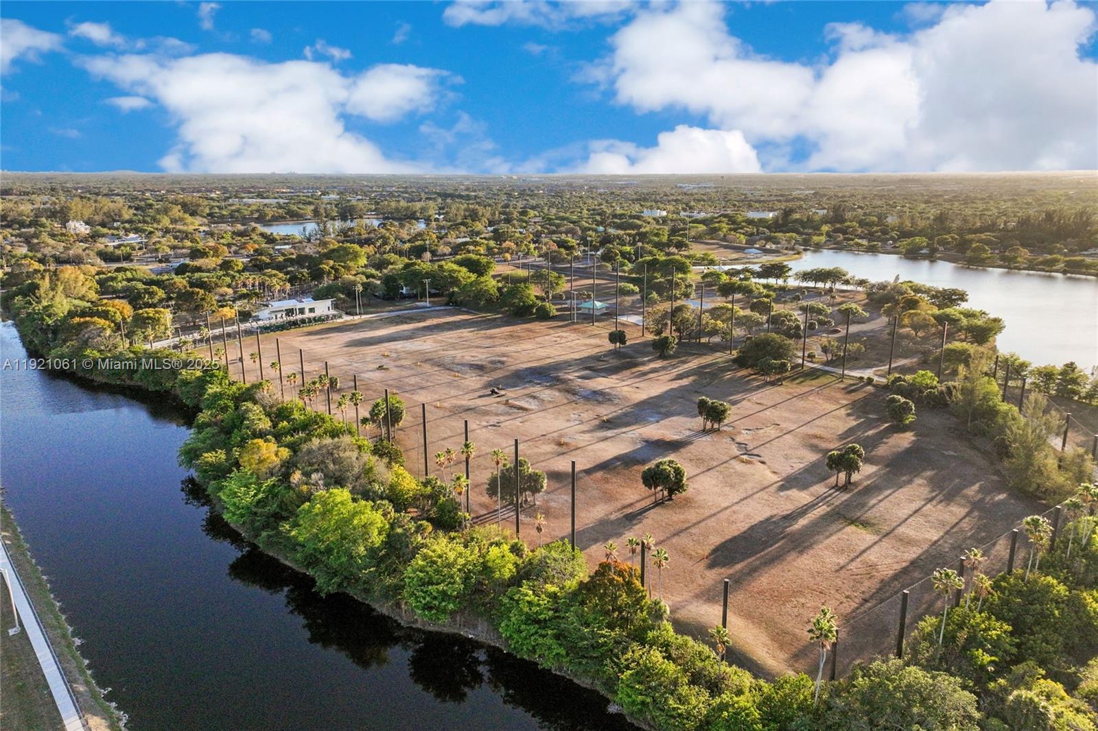 PEMBROKE LAKES SECTION SE - Residential