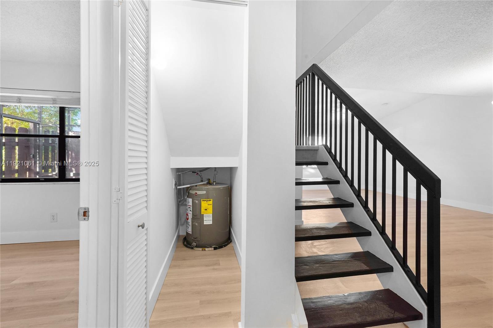 PEMBROKE LAKES SECTION SE - Residential