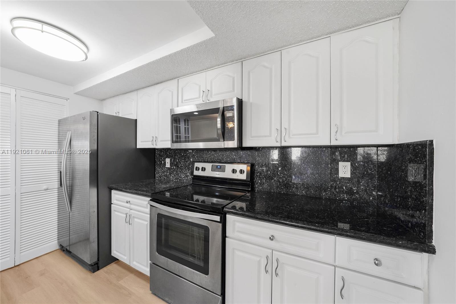 PEMBROKE LAKES SECTION SE - Residential