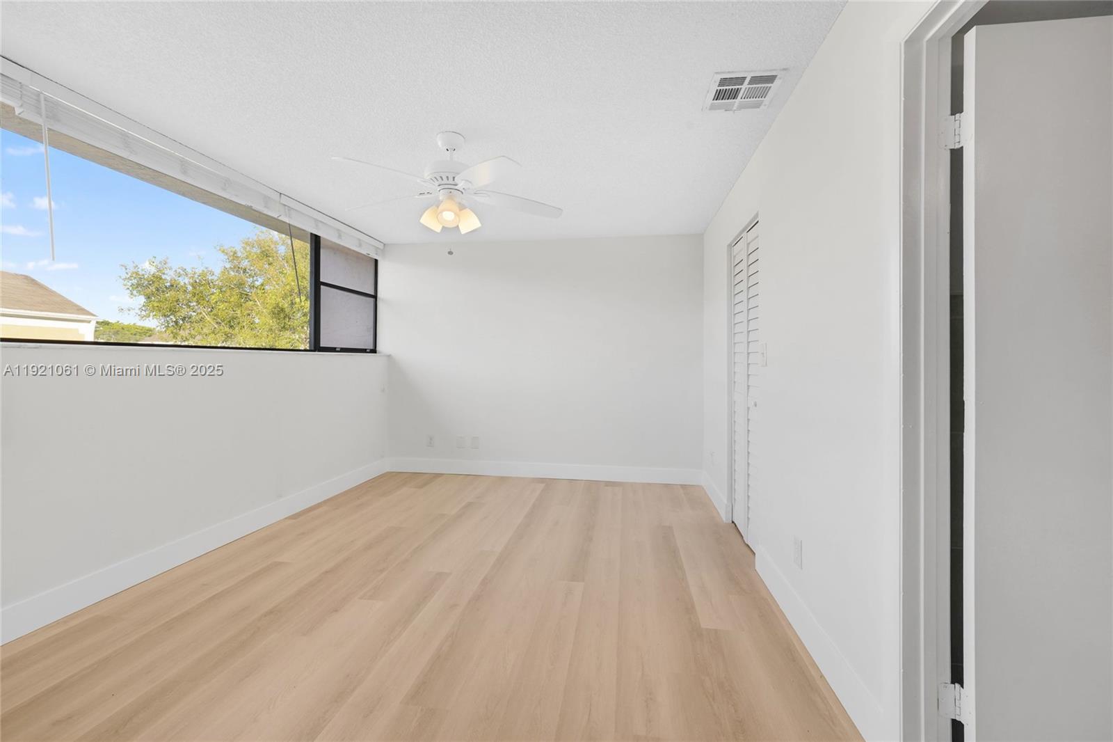 PEMBROKE LAKES SECTION SE - Residential