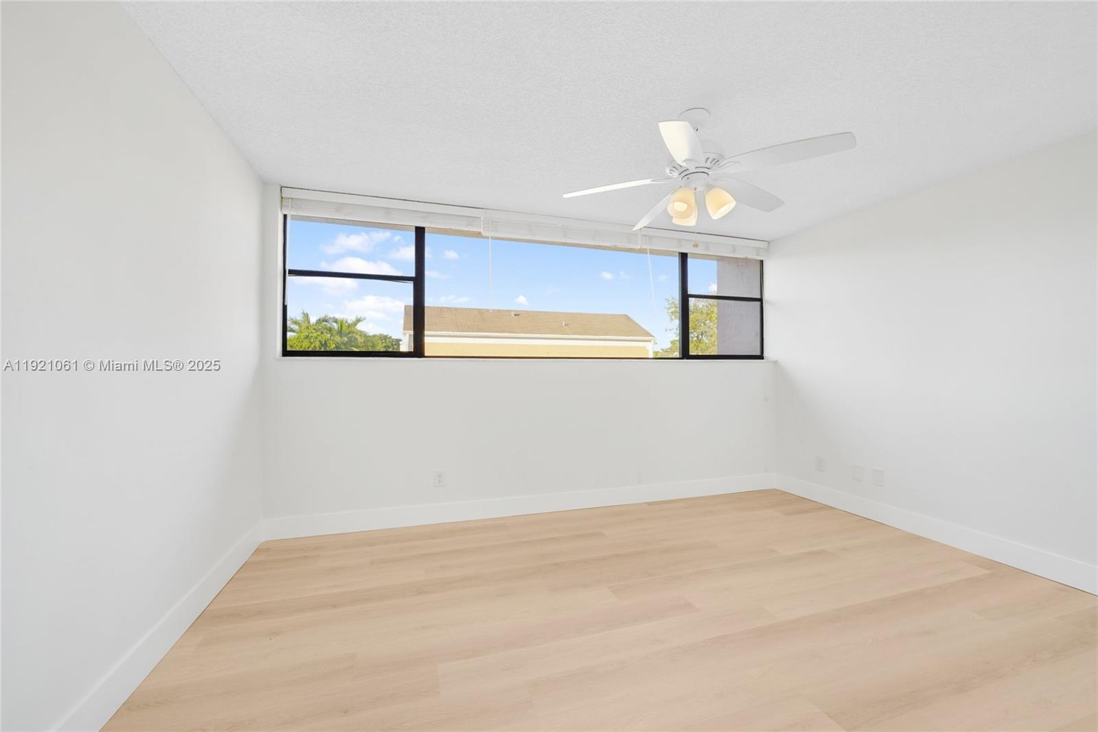 PEMBROKE LAKES SECTION SE - Residential