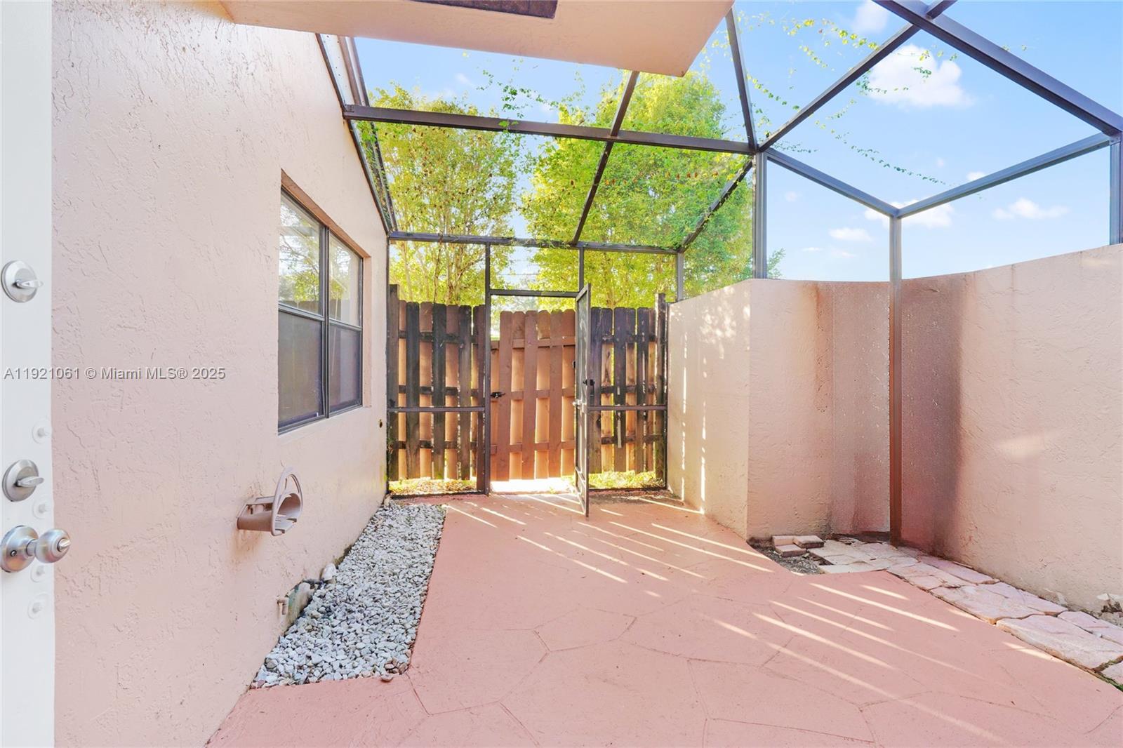 PEMBROKE LAKES SECTION SE - Residential