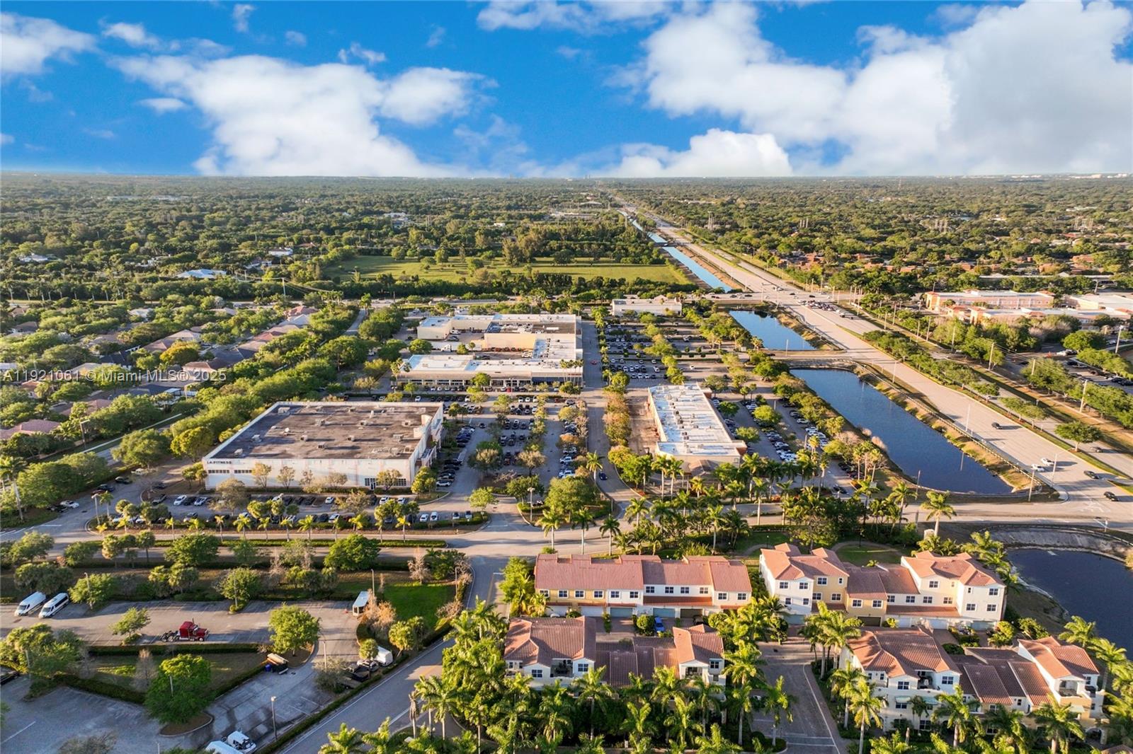 PEMBROKE LAKES SECTION SE - Residential