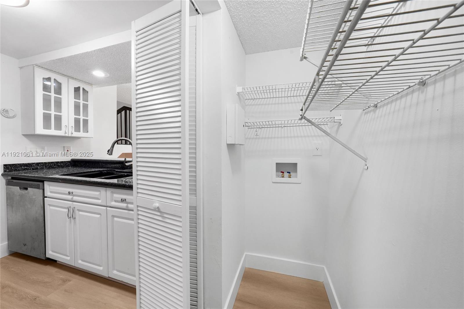 PEMBROKE LAKES SECTION SE - Residential