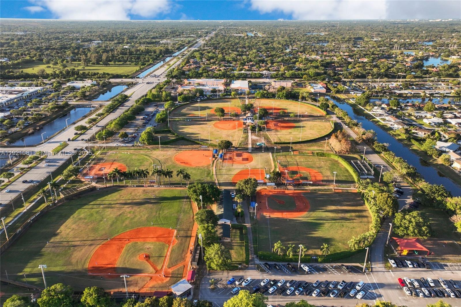 PEMBROKE LAKES SECTION SE - Residential