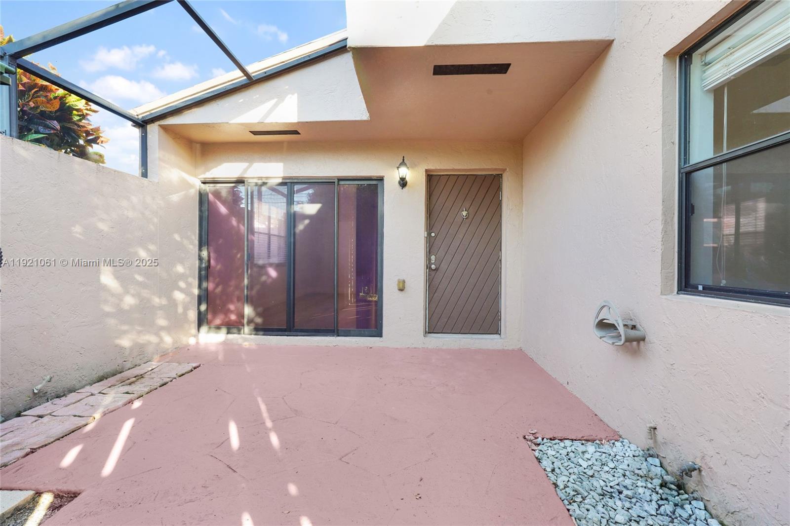 PEMBROKE LAKES SECTION SE - Residential