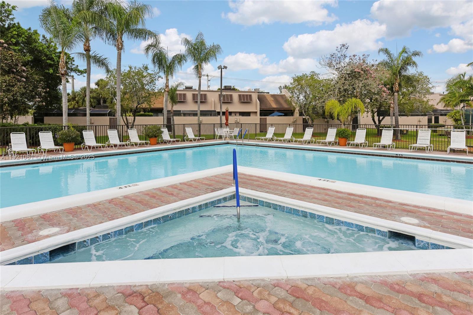 PEMBROKE LAKES SECTION SE - Residential