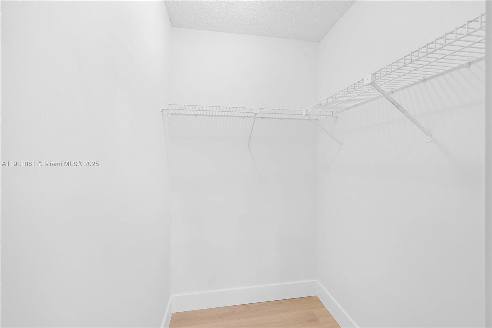 PEMBROKE LAKES SECTION SE - Residential