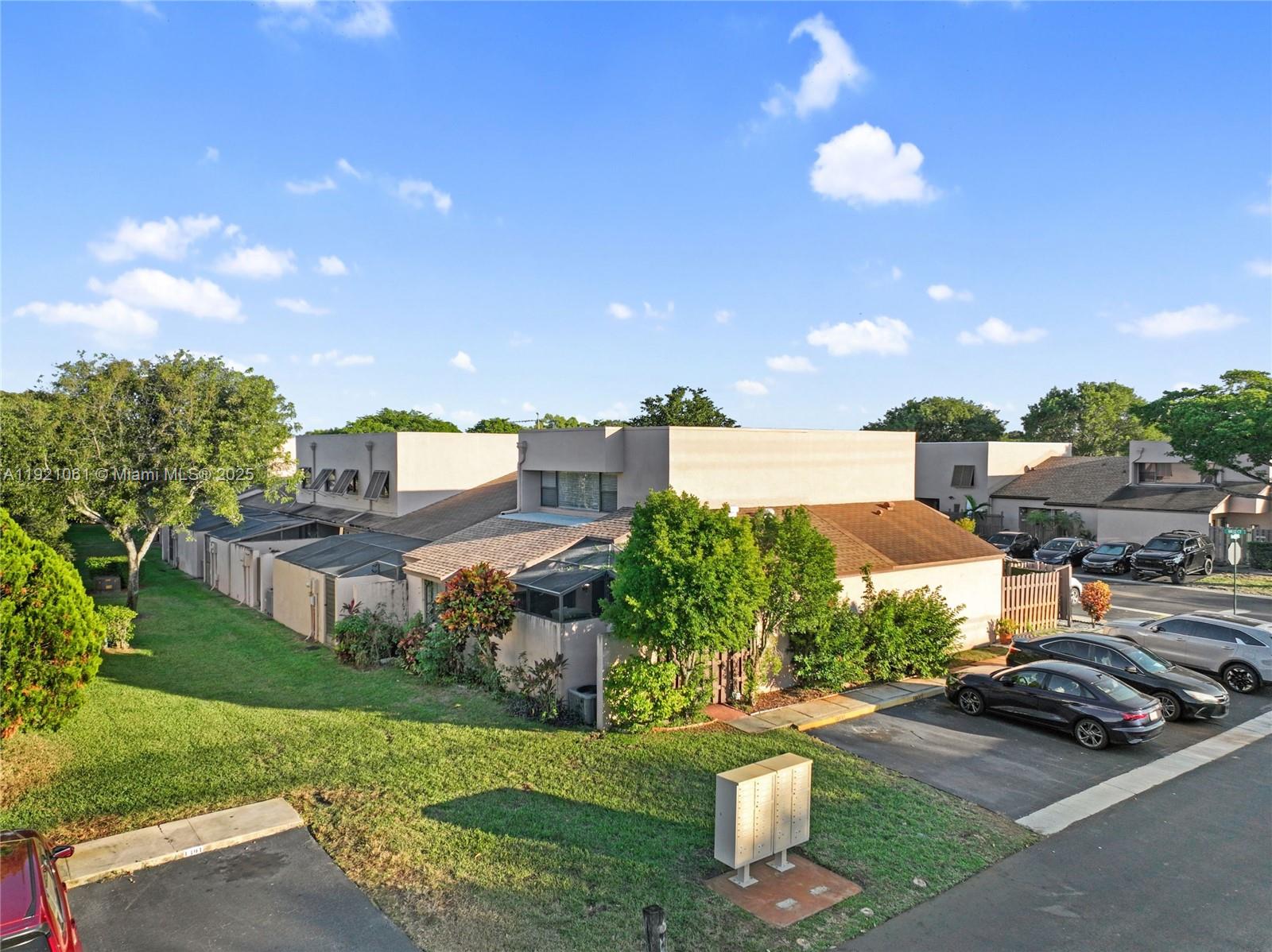 PEMBROKE LAKES SECTION SE - Residential