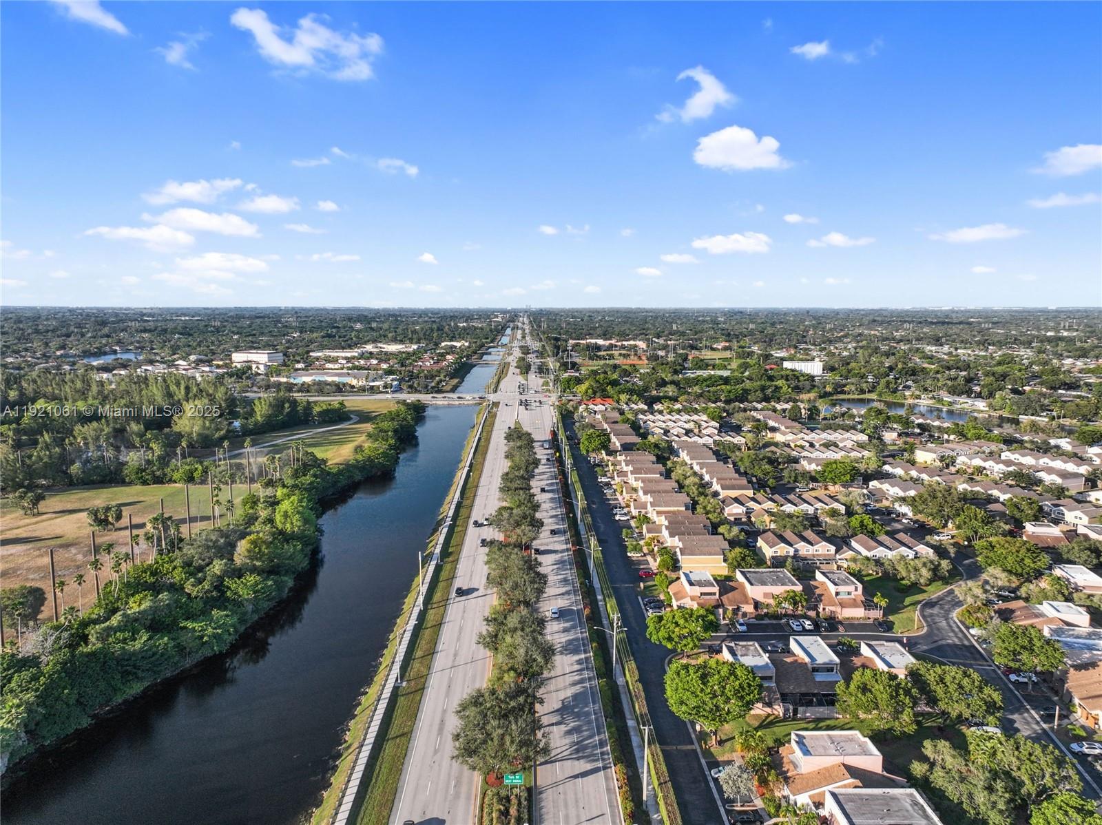 PEMBROKE LAKES SECTION SE - Residential