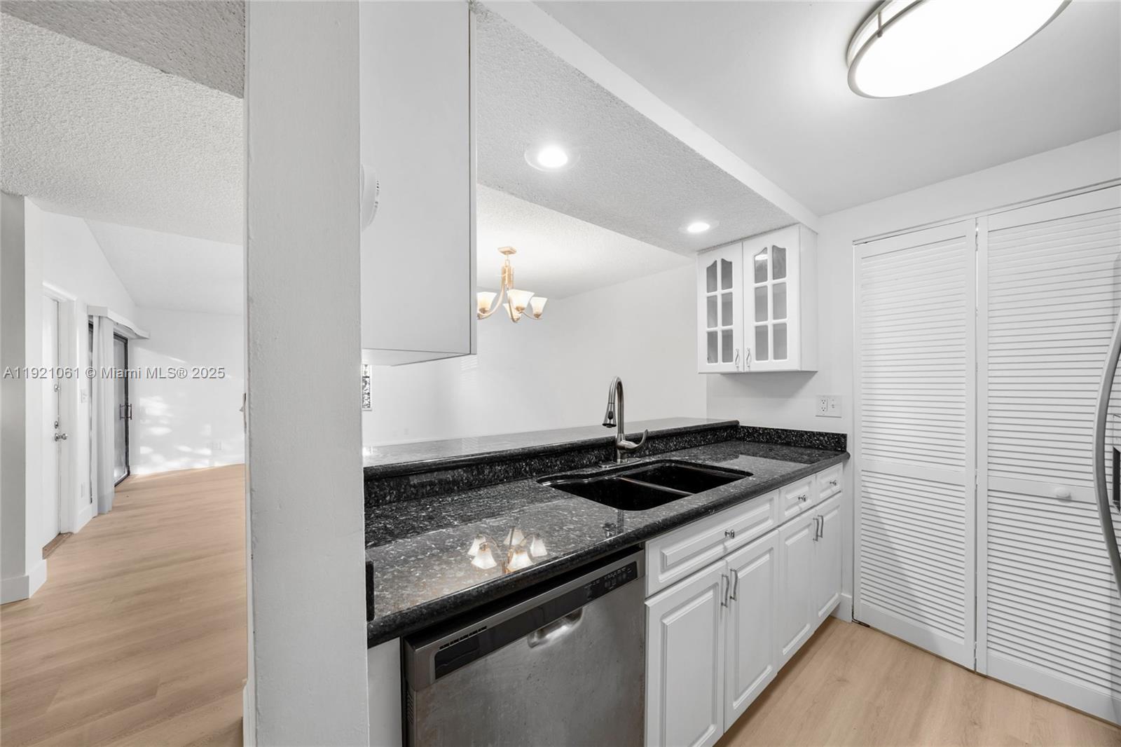 PEMBROKE LAKES SECTION SE - Residential