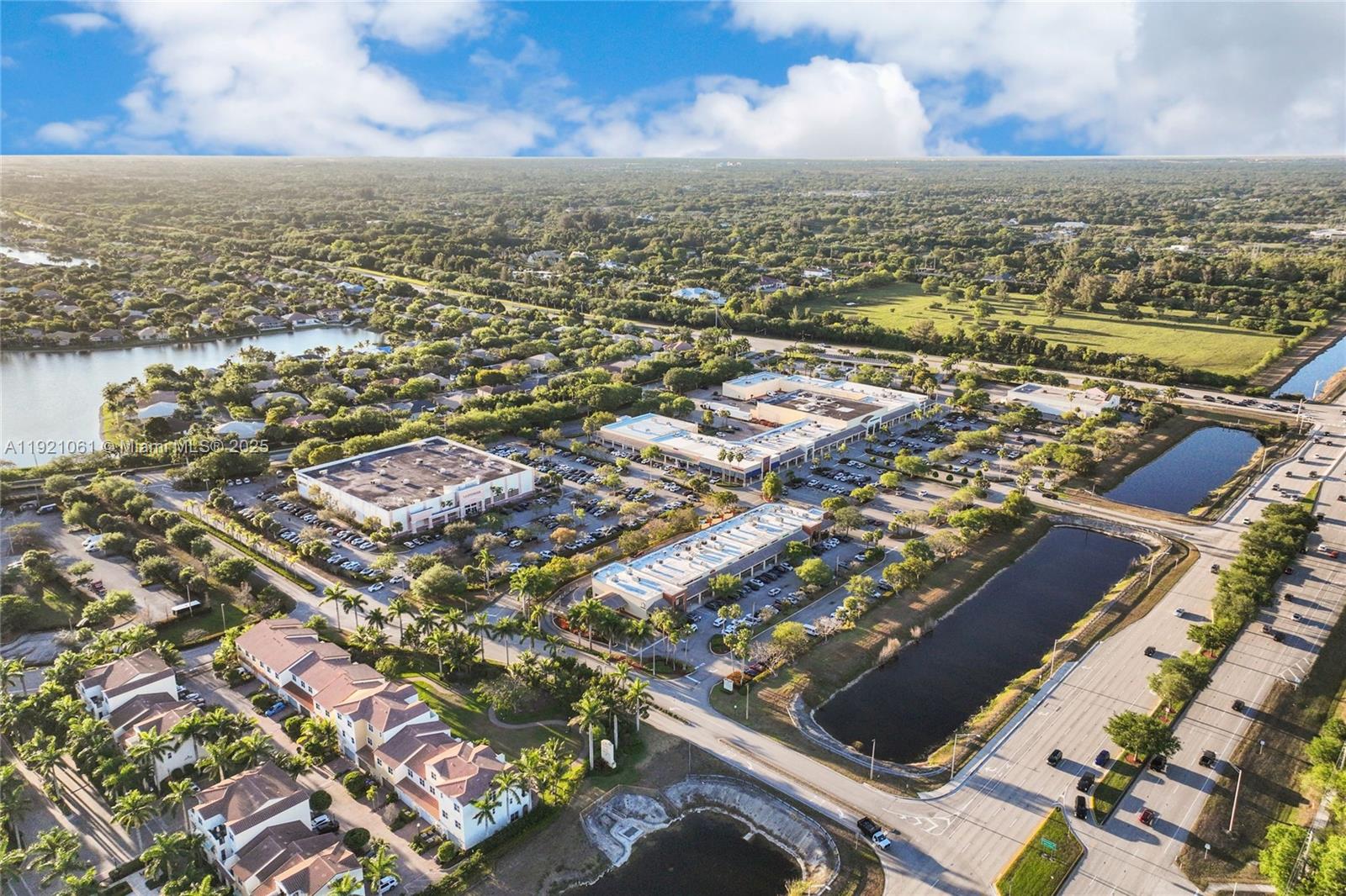 PEMBROKE LAKES SECTION SE - Residential