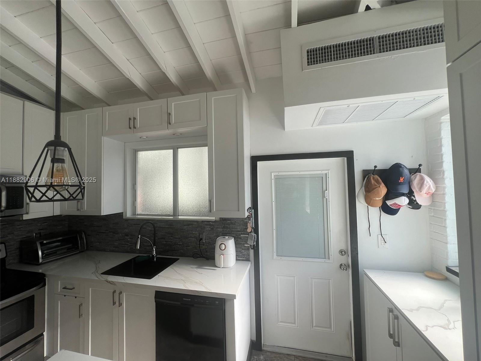 OCEAN BEACH ADDN NO 3 - Residential Lease