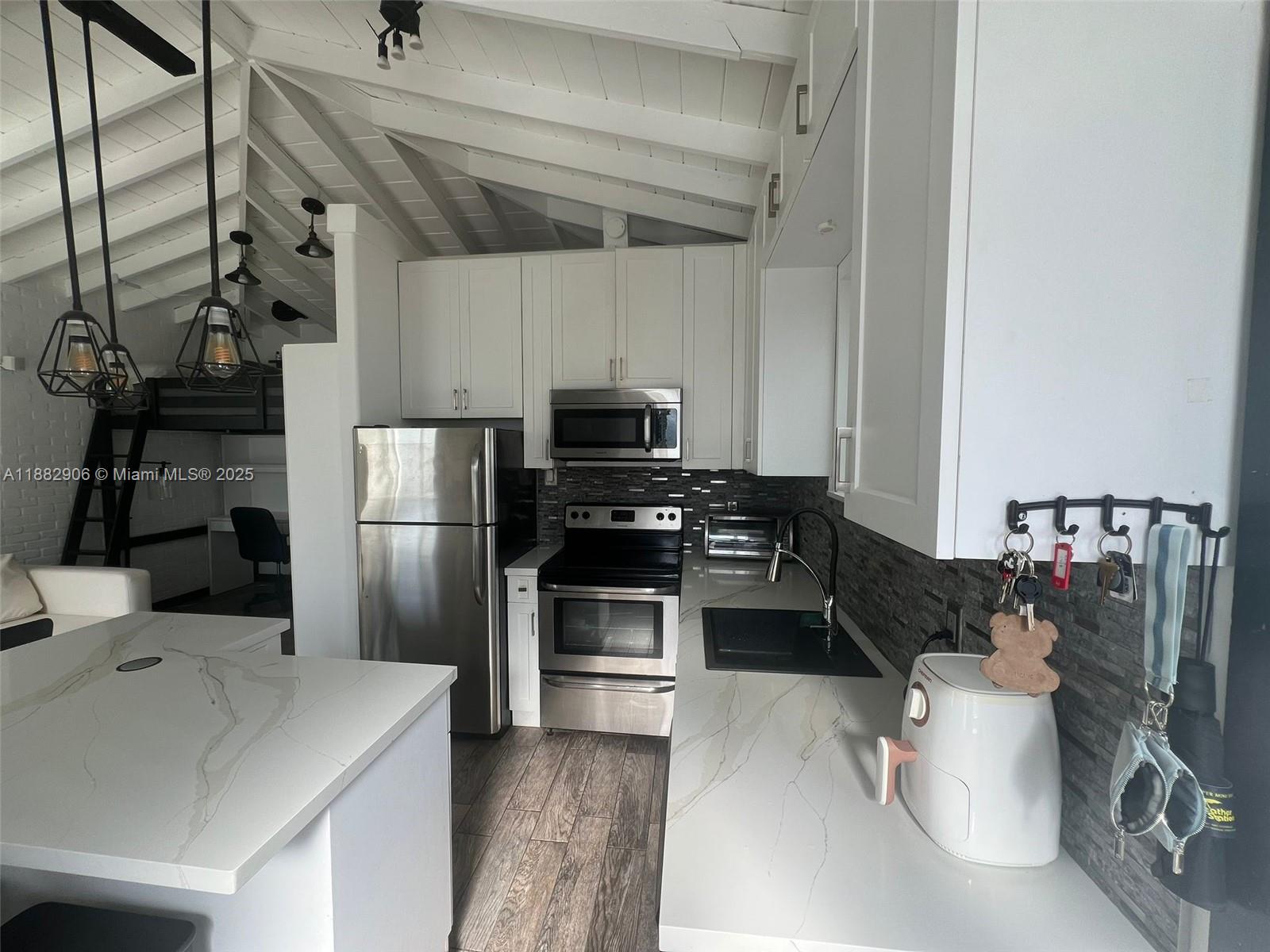 OCEAN BEACH ADDN NO 3 - Residential Lease