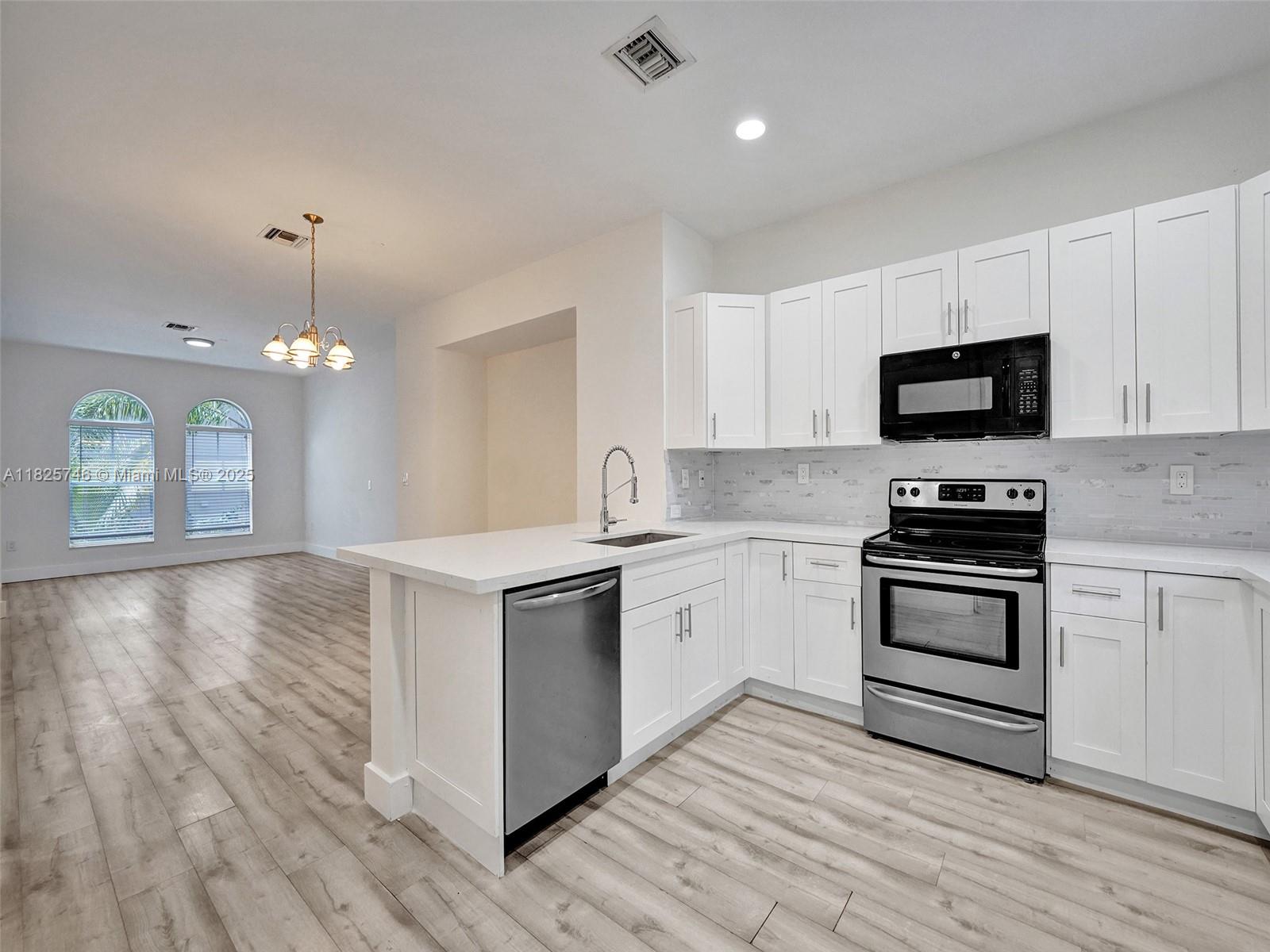 1033 NE 17th Way 904