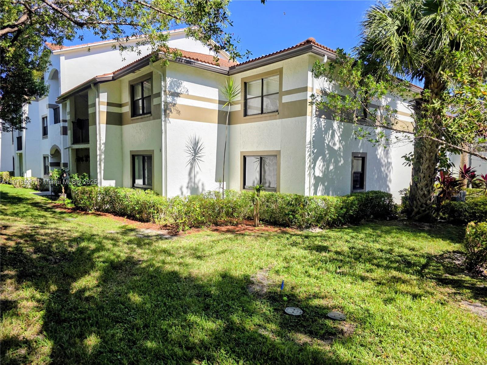 HOLLYWOOD PARC CONDOMINIU - Residential