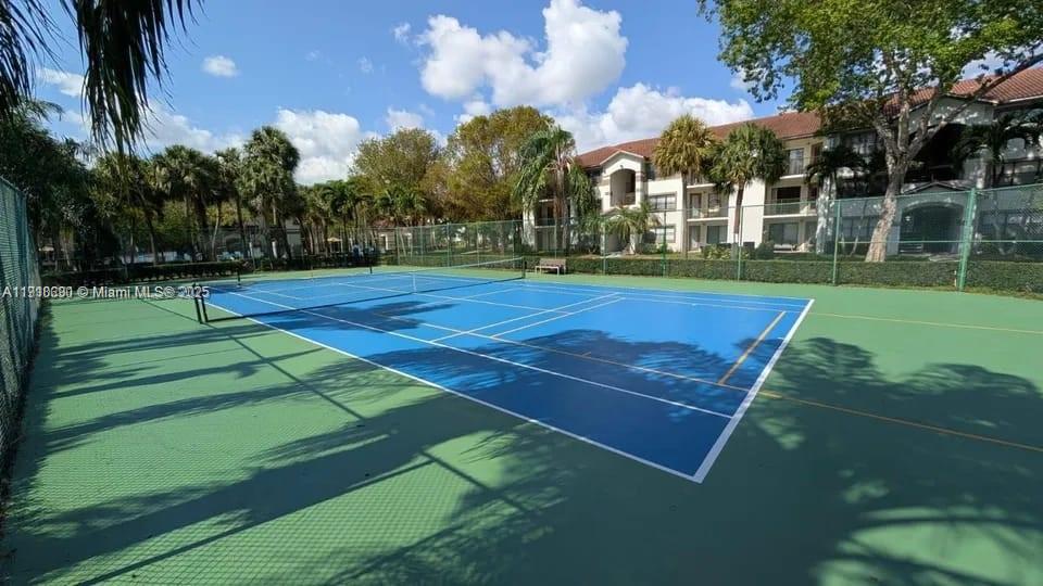 HOLLYWOOD PARC CONDOMINIU - Residential