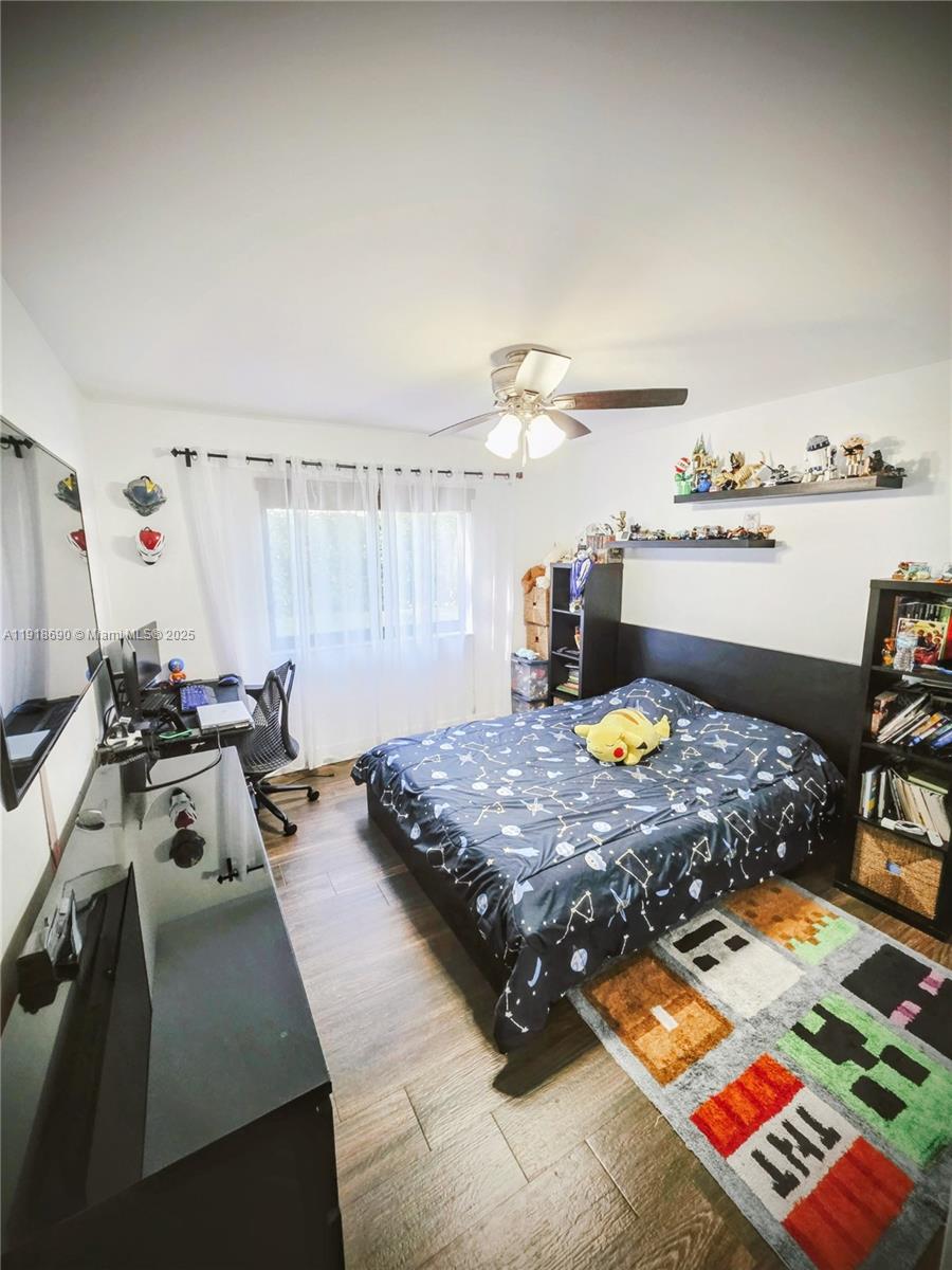 HOLLYWOOD PARC CONDOMINIU - Residential