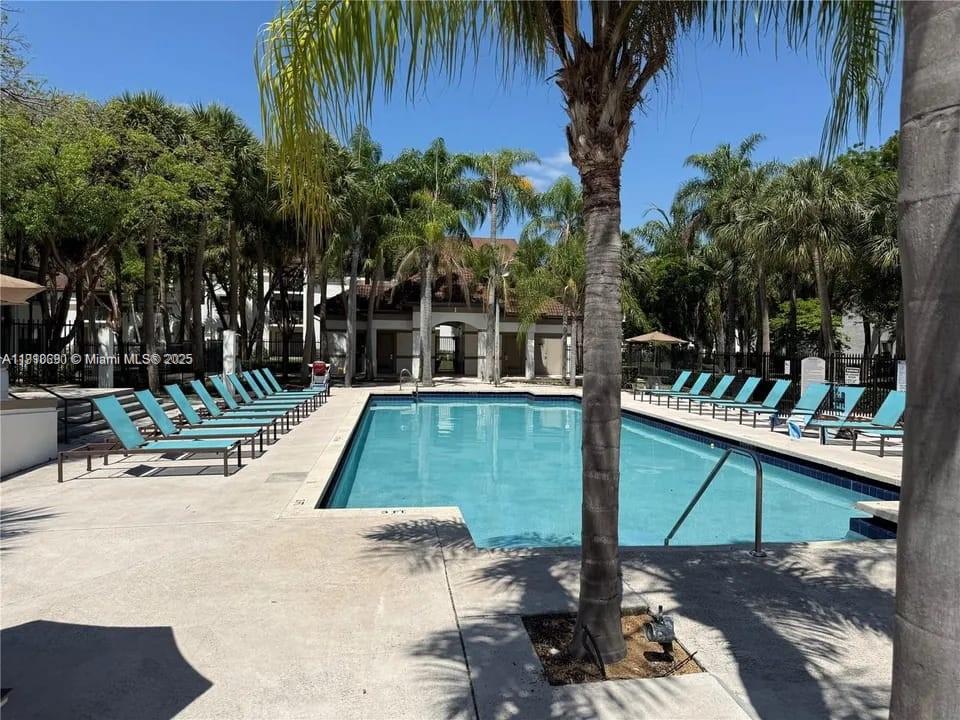 HOLLYWOOD PARC CONDOMINIU - Residential