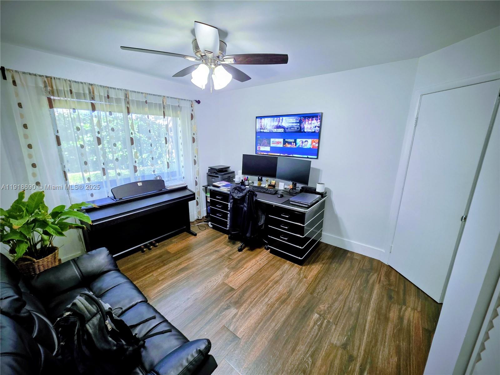 HOLLYWOOD PARC CONDOMINIU - Residential