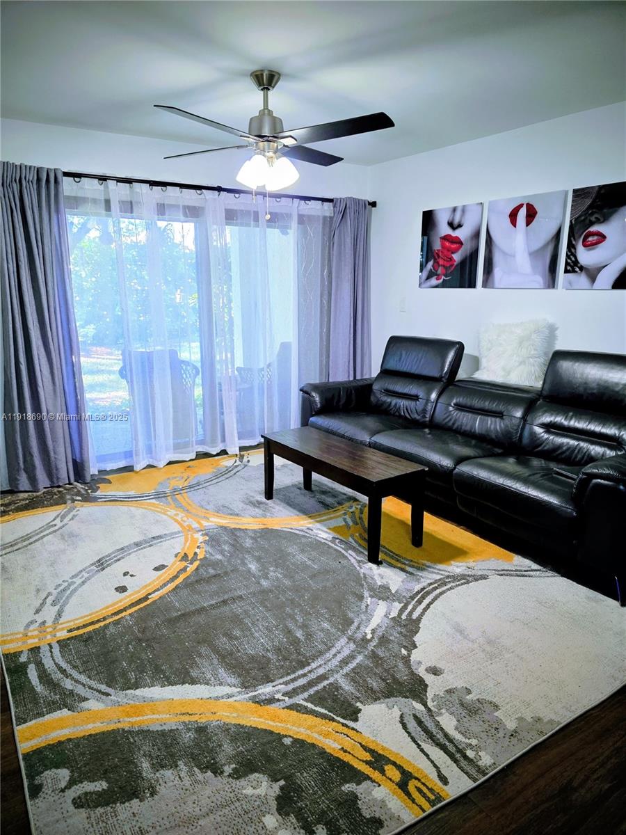 HOLLYWOOD PARC CONDOMINIU - Residential