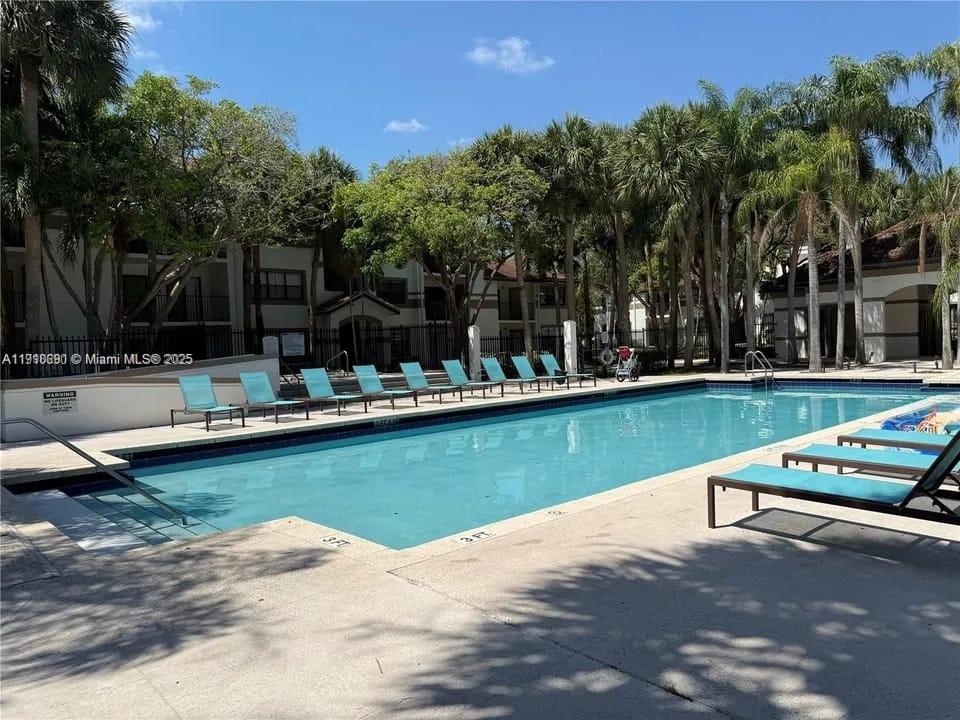 HOLLYWOOD PARC CONDOMINIU - Residential