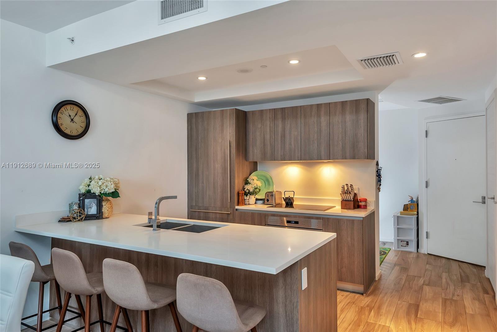 801 SMA RESIDENCES CONDO - Residential Lease