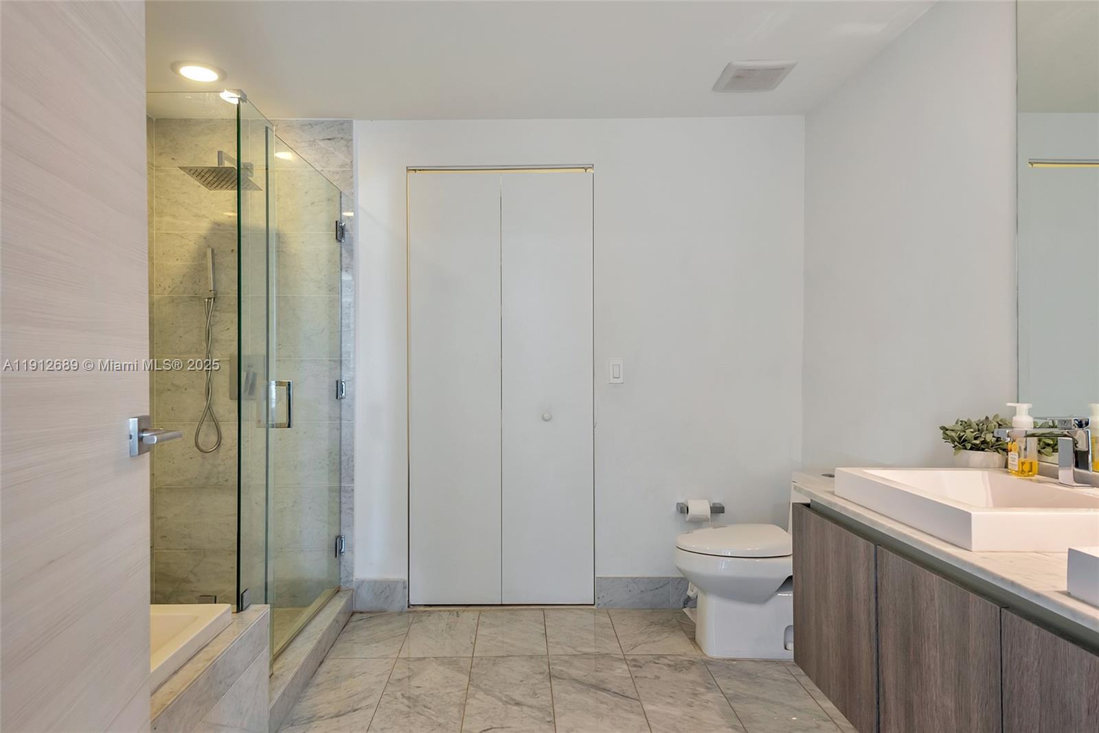 801 SMA RESIDENCES CONDO - Residential Lease