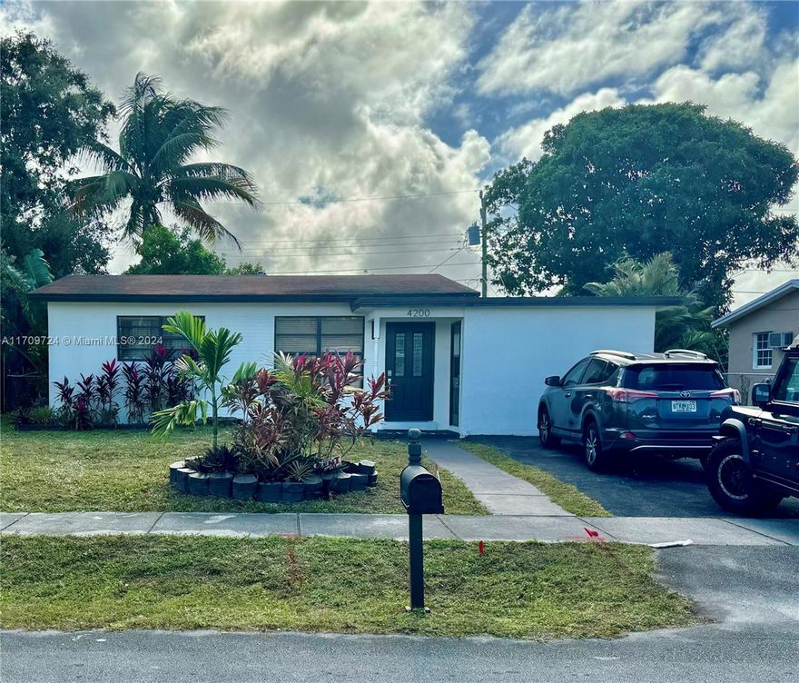 Rare find of a single-story home in West Park ready to move in, 3 bedrooms and 2 bathrooms, beautiful and spacious sunroom for entertainment and relaxation. Brand new roof, updated kitchen and bathrooms. Large backyard with fruit trees with a shed.