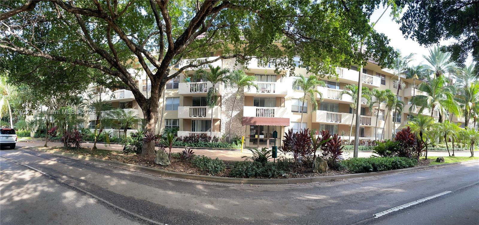BAYVIEW PALMS CONDO - Residential