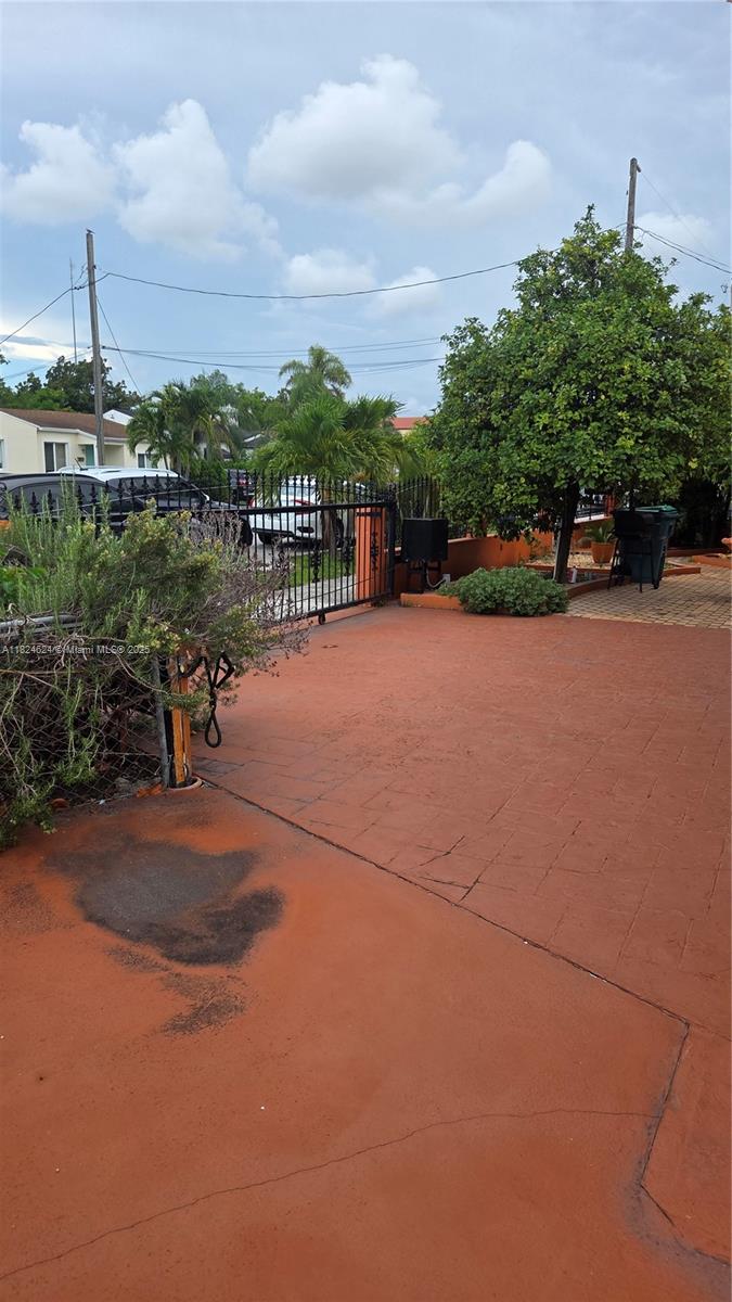 2327 SW 1st St, Miami, FL, 33135/$475,000 2 2327 SW 1st St