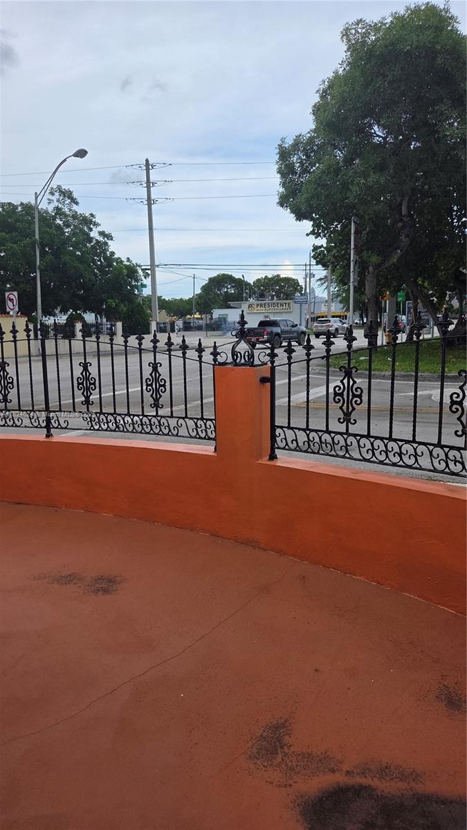 2327 SW 1st St, Miami, FL, 33135/$475,000 3 2327 SW 1st St