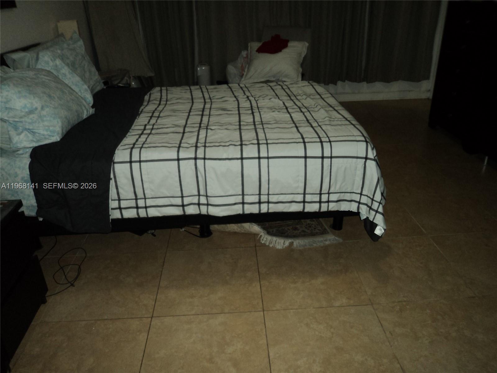 SUTTON HOUSE CONDO - Residential