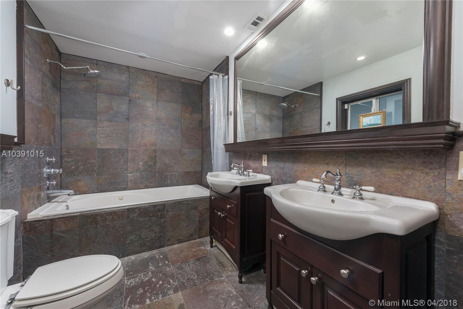 GOLDEN BEACH SEC E - Residential