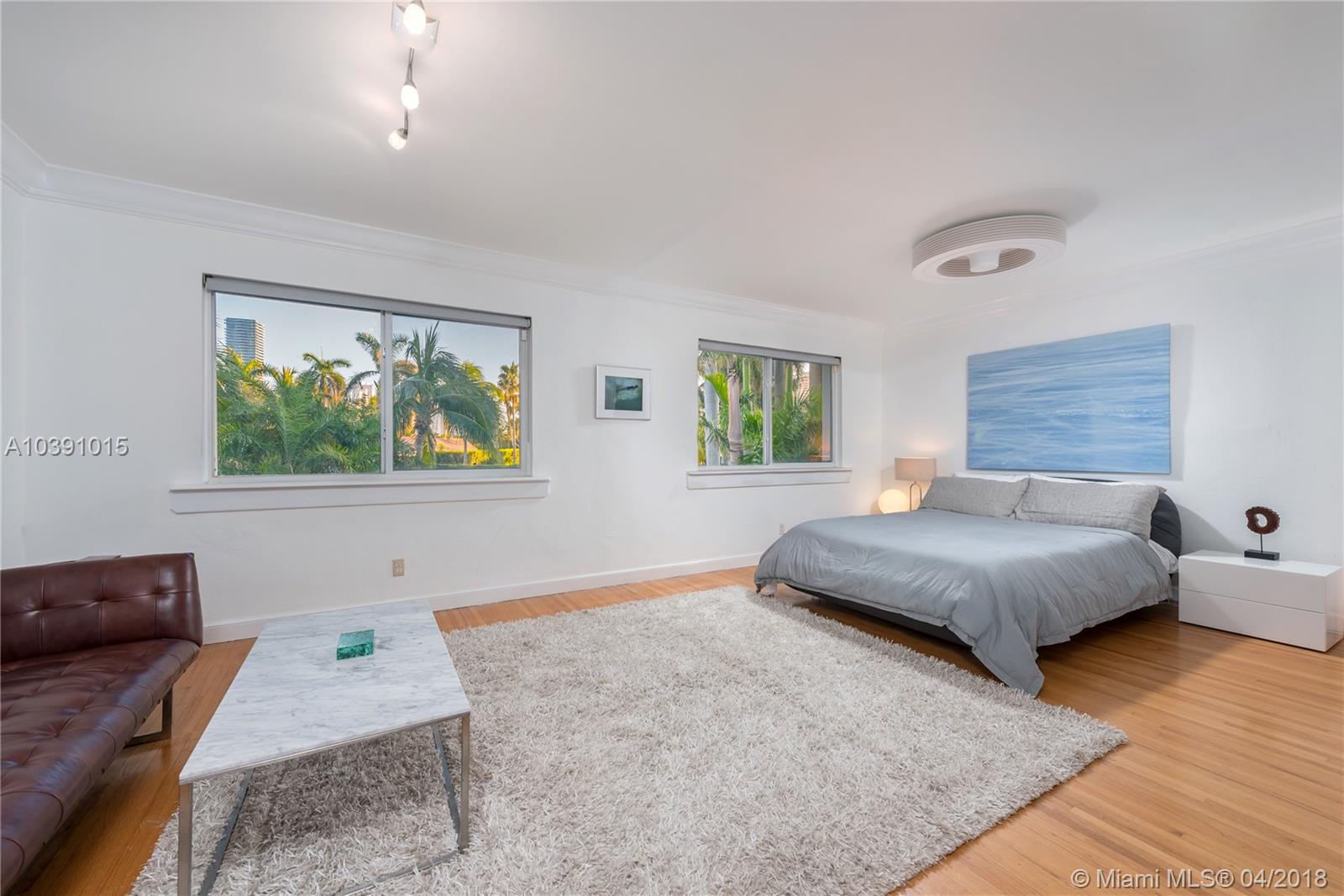 GOLDEN BEACH SEC E - Residential