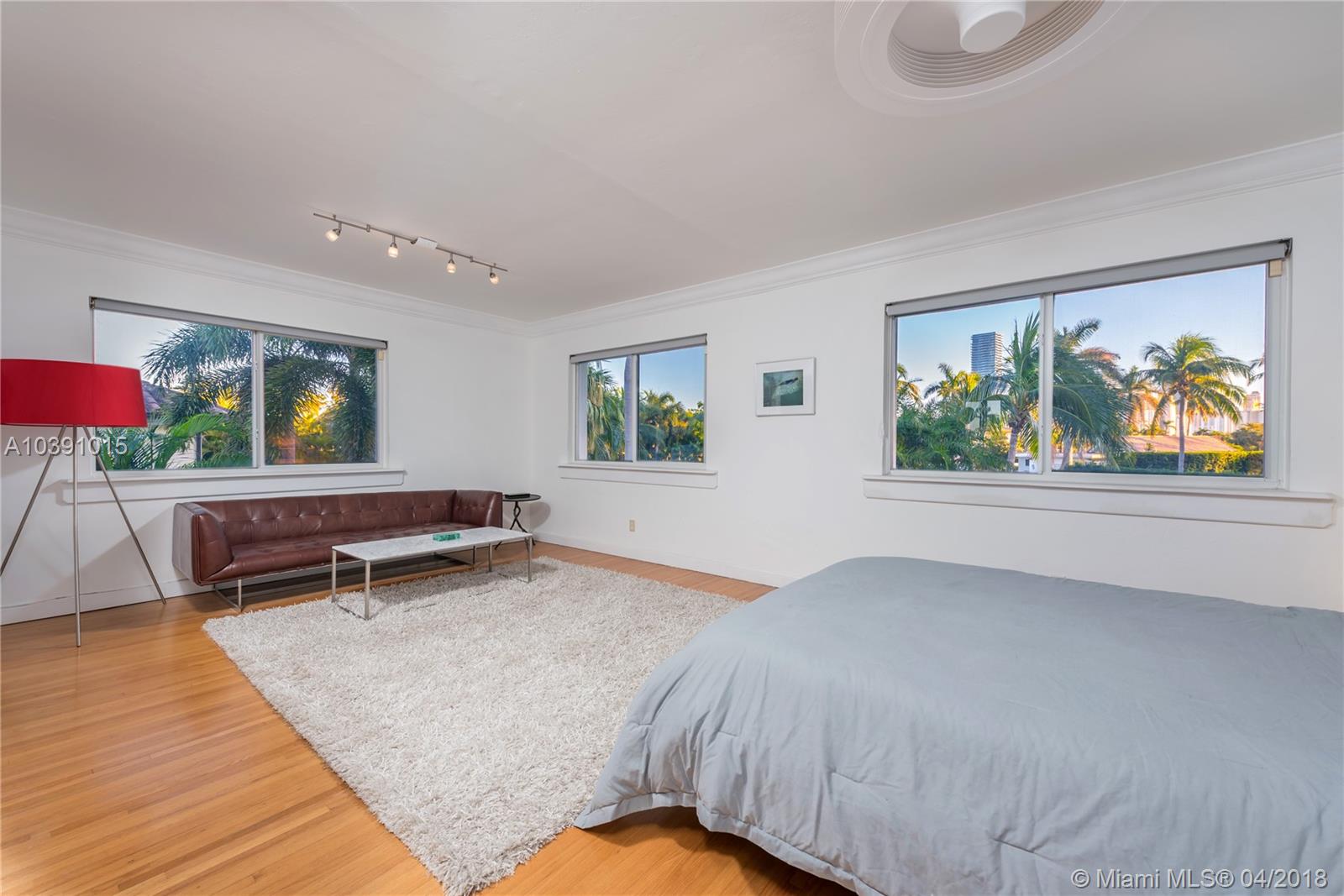 GOLDEN BEACH SEC E - Residential