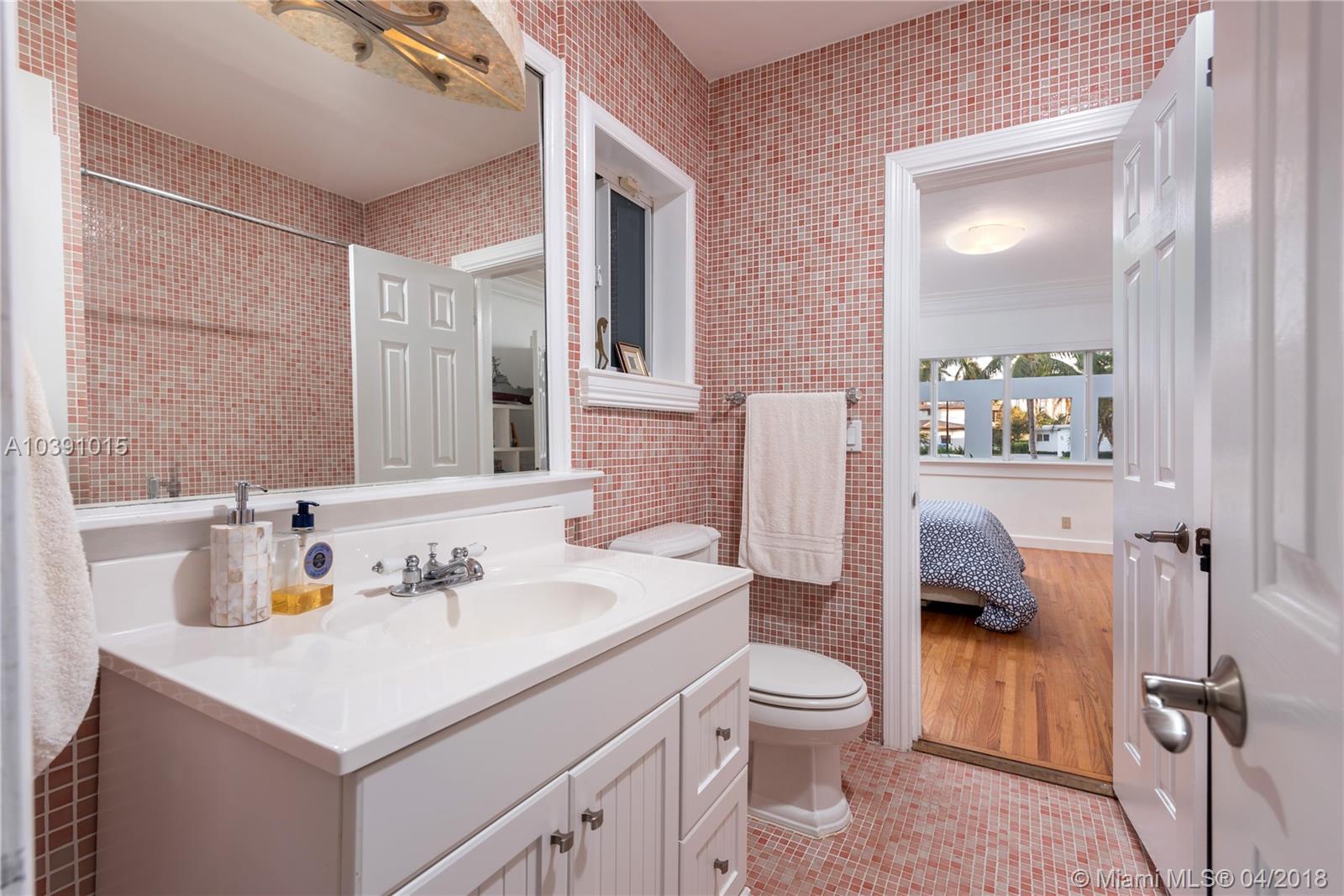 GOLDEN BEACH SEC E - Residential