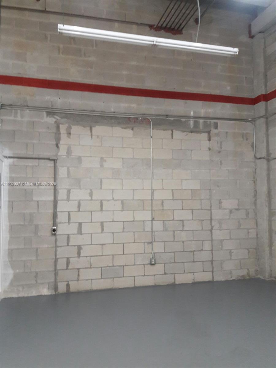 10601 NW 122nd St 05