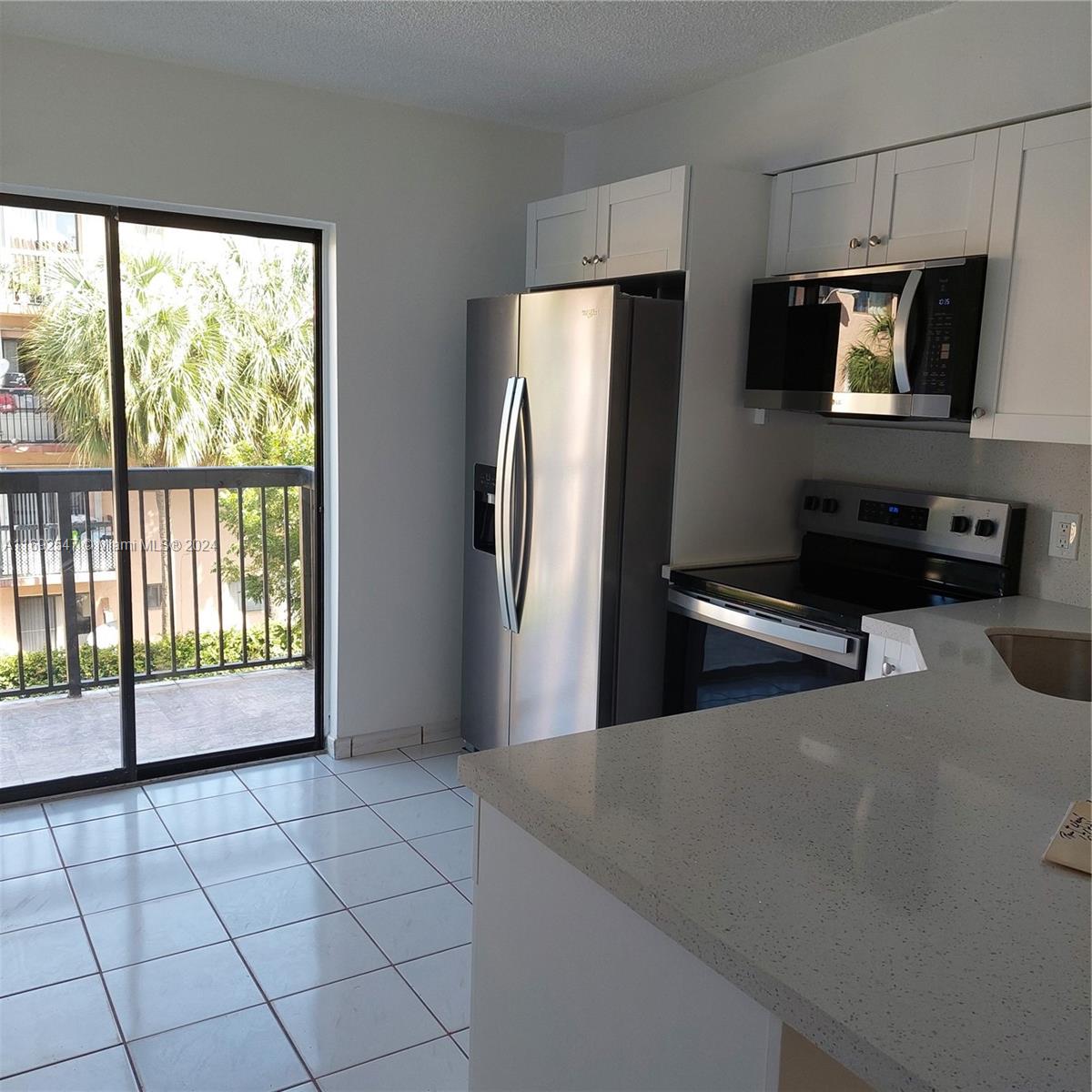 VERY NICELY KEPT UNIT CENTRALLY LOCATED IN HIALEAH WITH EASY ACCESS TO HIGHWAYS, HOSPITALS, SHOPPING MALLS AND MUCH MORE. PERFECT FOR A STARTING FAMILY OR FOR INVESTMENTS. CALL AGENT TODAY.