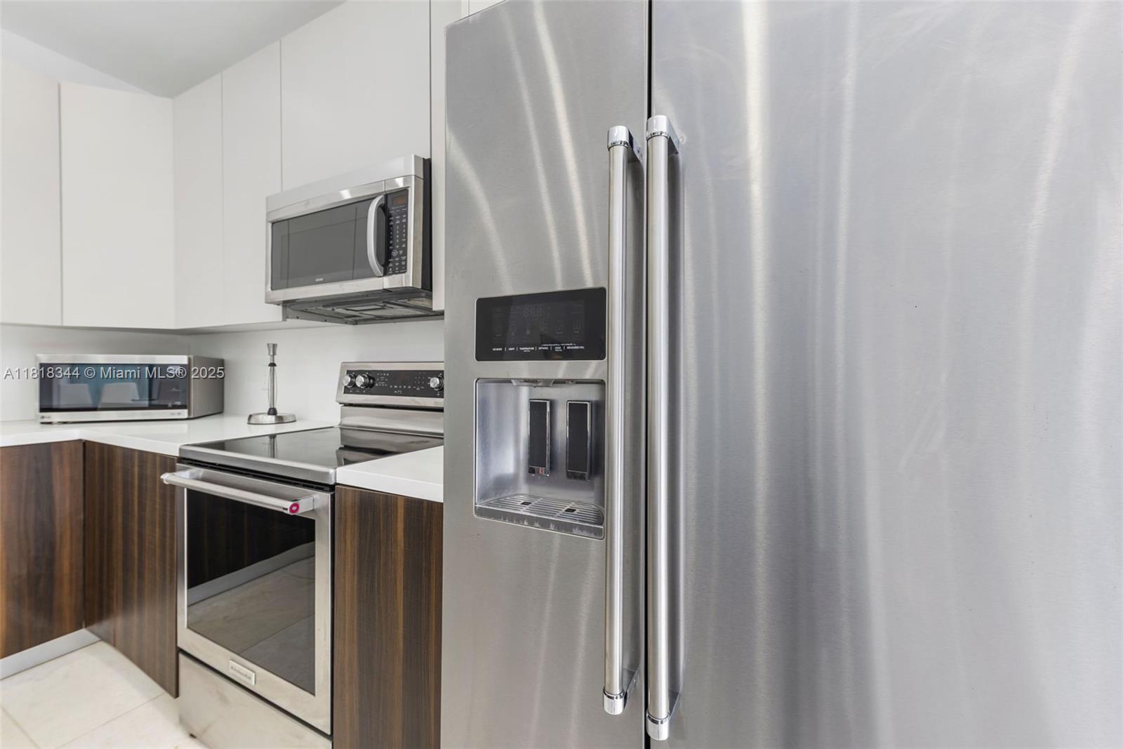 HOLLYWOOD LAKES SECTION - Residential