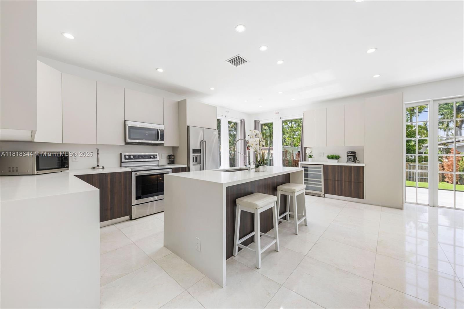 HOLLYWOOD LAKES SECTION - Residential