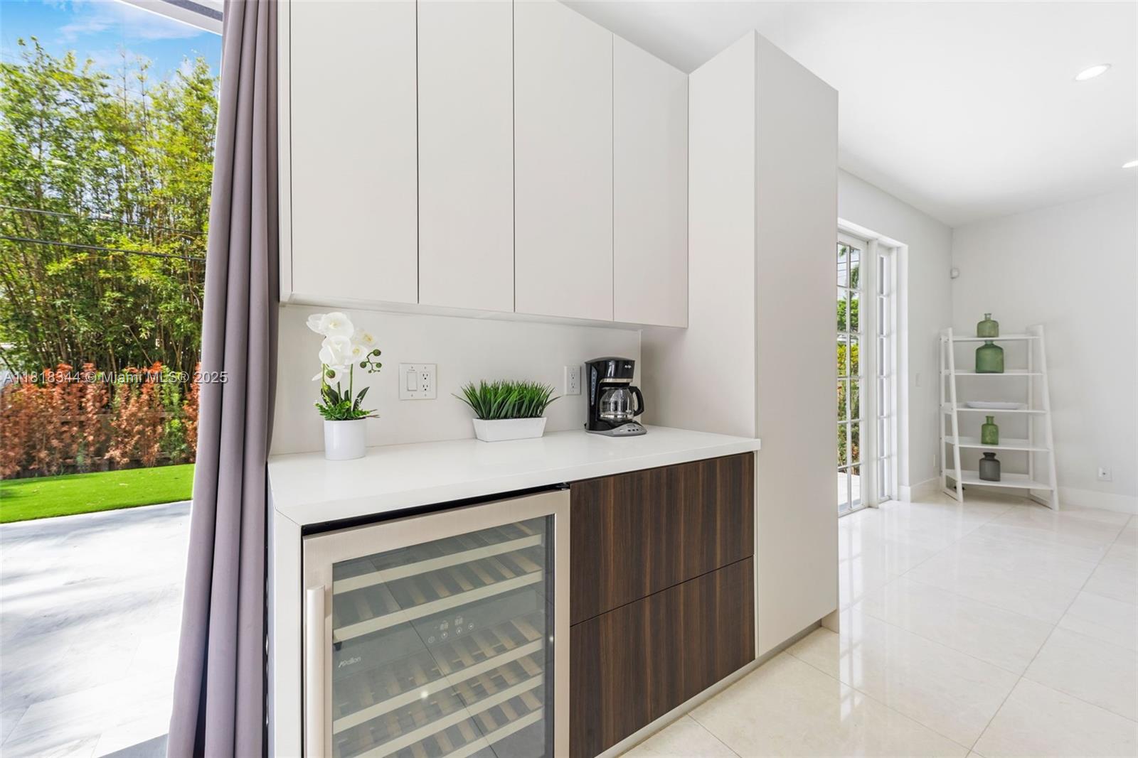 HOLLYWOOD LAKES SECTION - Residential