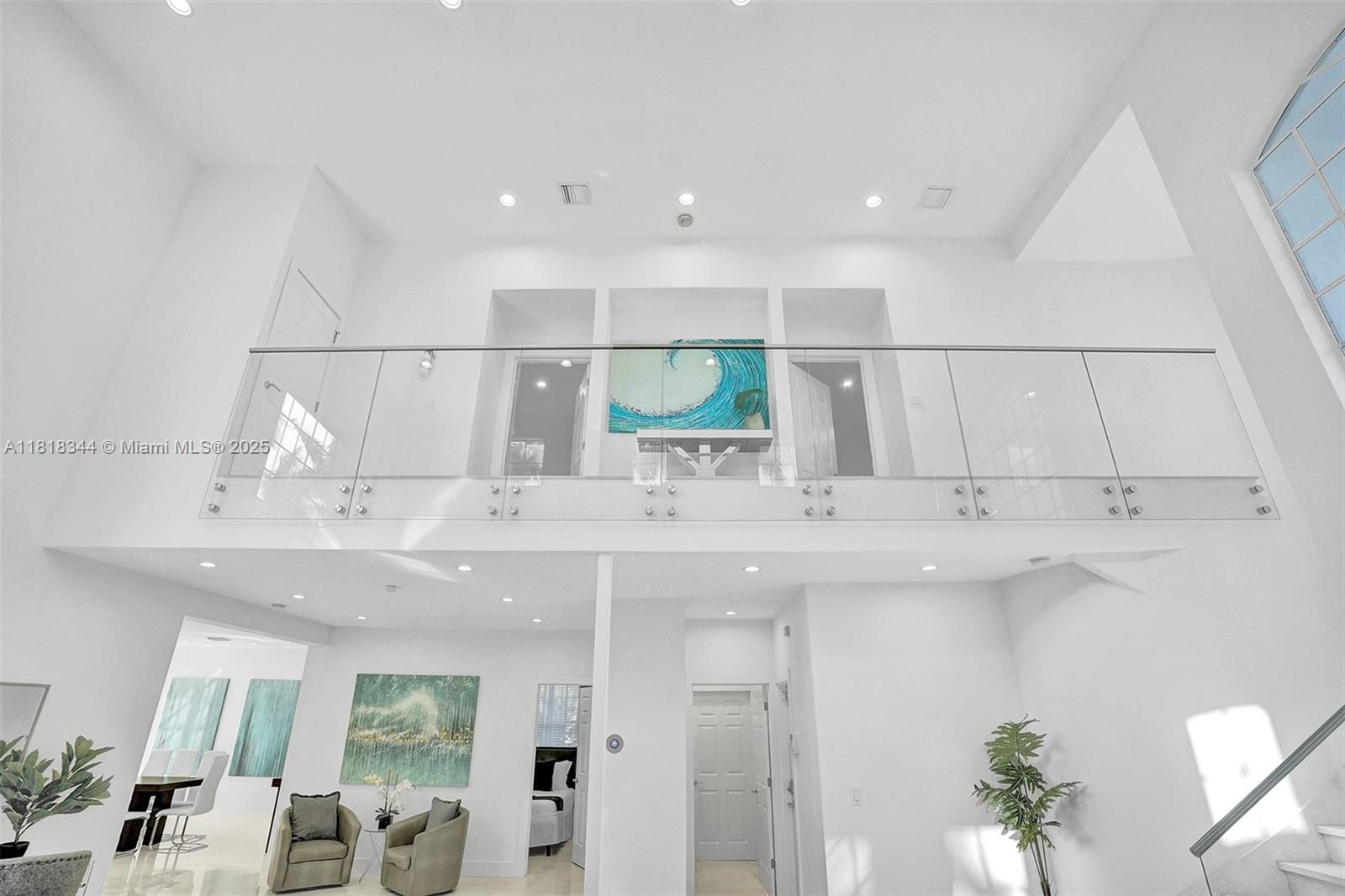 HOLLYWOOD LAKES SECTION - Residential